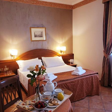 Hotel Squarciarelli Grottaferrata Exterior photo