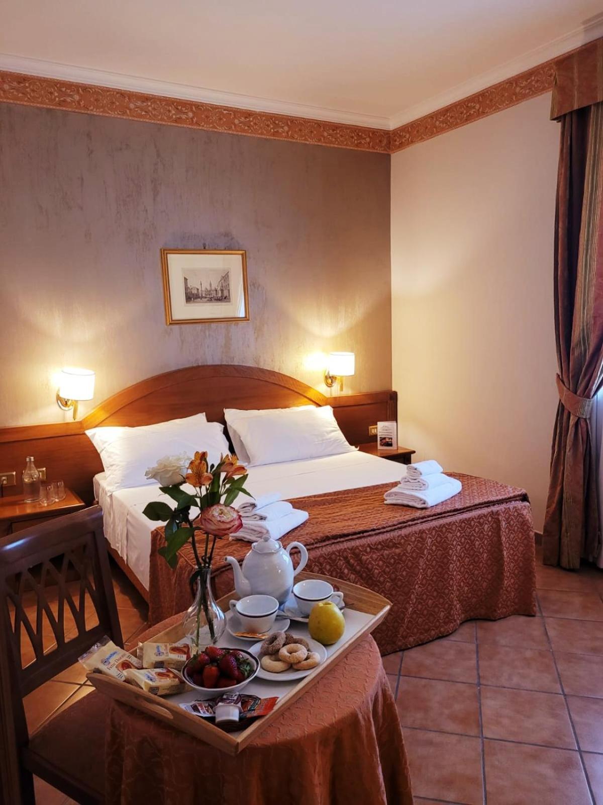 Hotel Squarciarelli Grottaferrata Exterior photo