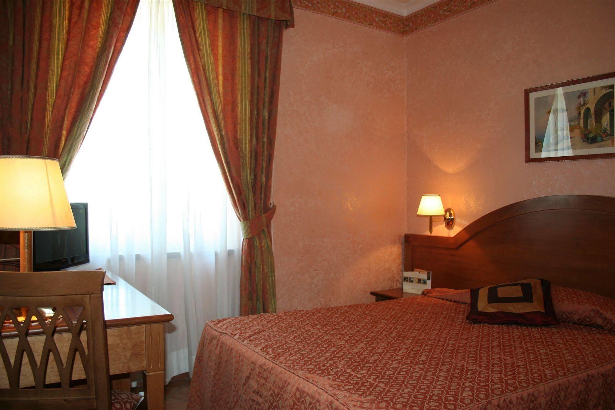 Hotel Squarciarelli Grottaferrata Exterior photo