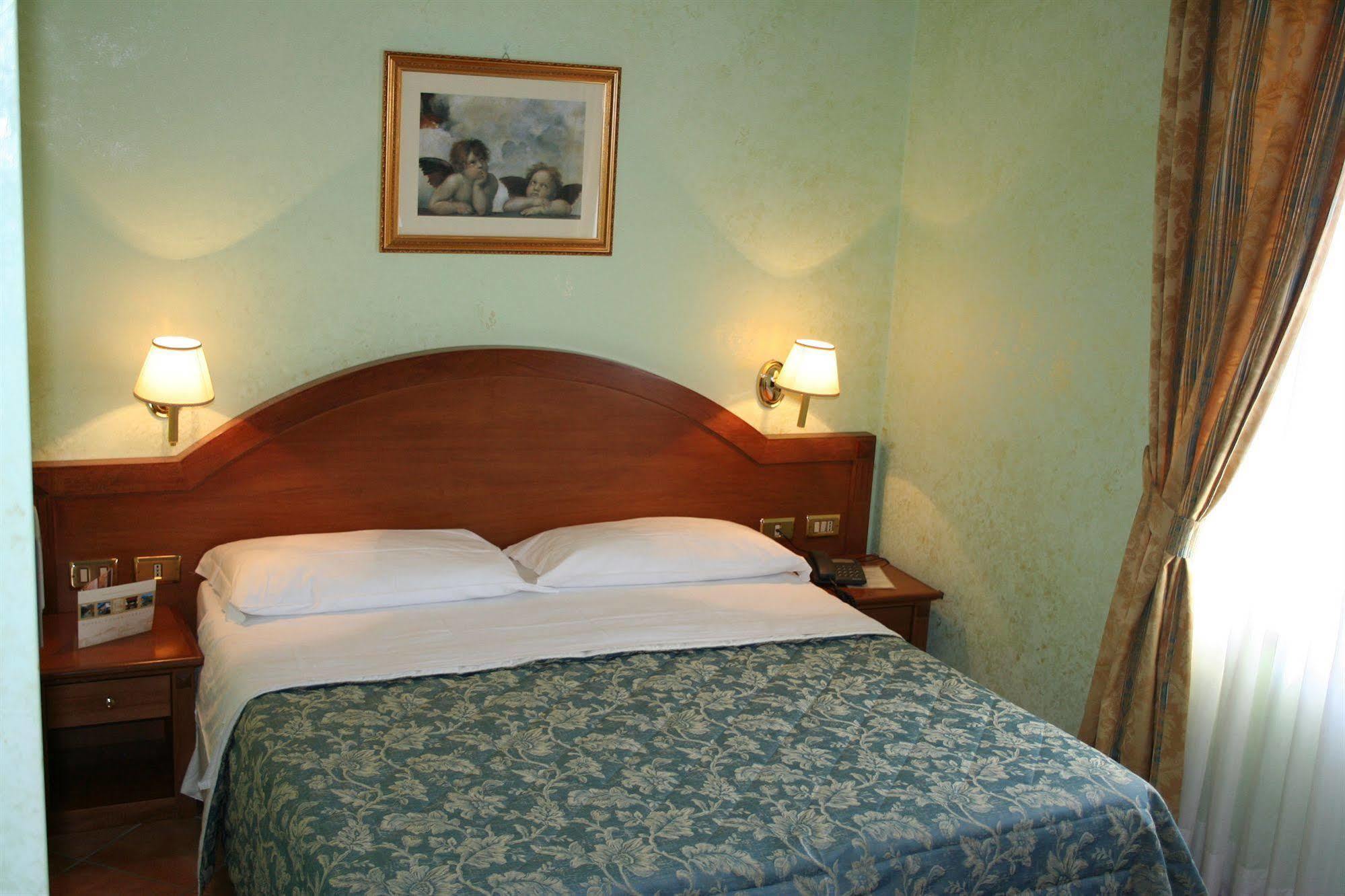 Hotel Squarciarelli Grottaferrata Exterior photo